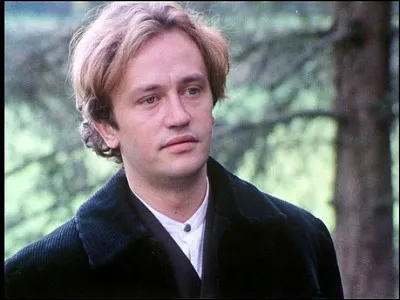 Dans quel film d'Alain Resnais fait-il de la figuration en 1974 ?