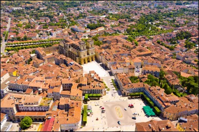 Quand les dénominations sont surprenantes : Novempopulanie, vous dis-je !
Qu'est-ce qui compose le nom propre ?