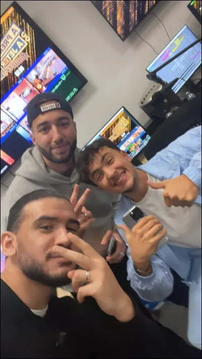 Combien de temps a-t-il passé au Japon pendant son voyage avec Michou ?