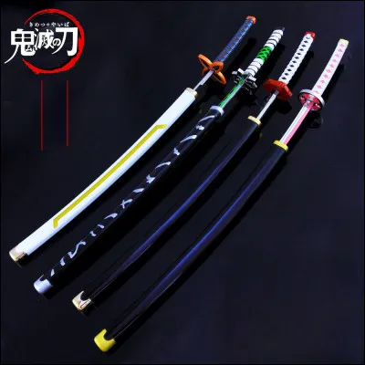 De quelle couleur est la lame de son sabre du soleil ? 
(On va dire que la couleur de la lame est la même que celle des attaques.)