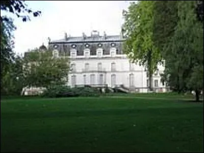 Je vous emmène à la découverte du château de Gurcy-le-Châtel. Village Seine-et-Marnais, il se situe en région ...