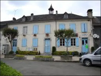 Village de l'arrondissement d'Oloron-Sainte-Marie, traversé par le Gave de Lourdios, Issor se situe dans l'ancienne région ...