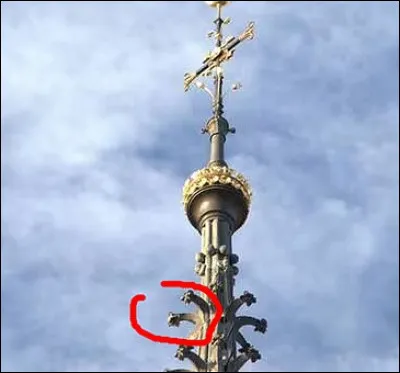 Quel symbole a laissé Philippe de Villeneuve architecte en chef de la restauration ?