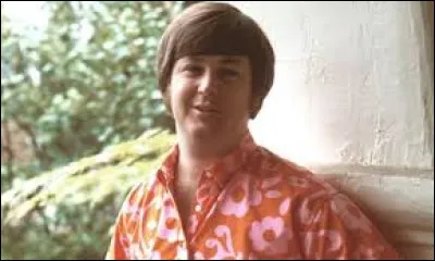 Il n'apparait pas chez Van Halen. Qui est-ce ?