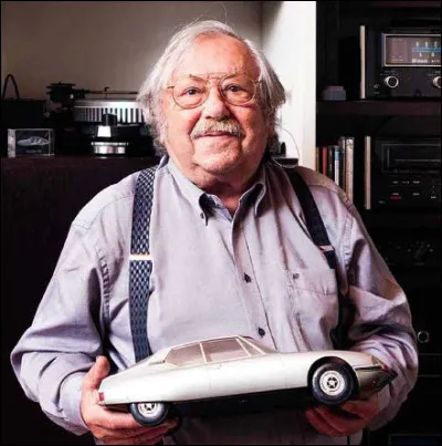 Qui était ce designer automobile français en O créateur des modèles Citroën (DS, Ami 6, Ami 8, GS, SM, CX, Axel) et des modèles Renault (Fuego, R9, R11, R25) ?