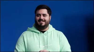 Comment Doigby, le présentateur de l'évènement, était-il habillé ?