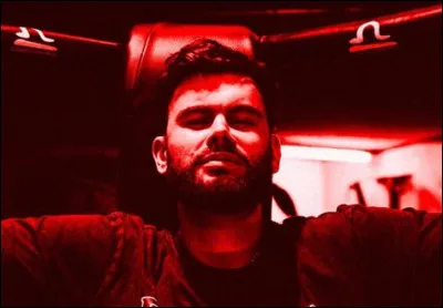 À quelle région de France, LeBouseuh a-t-il fait honneur pendant son entrée ?