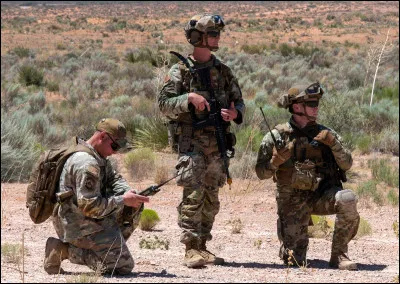 Situation 4 : 
Tu es en combat et ton ami se blesse.
Que fais-tu ?