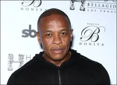 Quel genre musical le rappeur Dr Dre a-t-il popularisé ?
