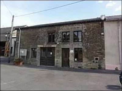 Nous sommes au Châtelet-sur-Sormonne. Village de l'aire d'attraction Carolomacérienne, il se situe dans le département ...