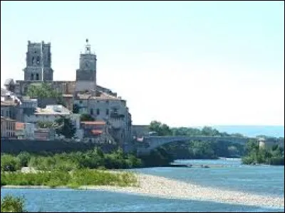 Je vous propose de partir à la découverte de Pont-Saint-Esprit. Ville de l'arrondissement de Nîmes, à la confluence de l'Ardèche et du Rhône, elle se situe dans le département ...