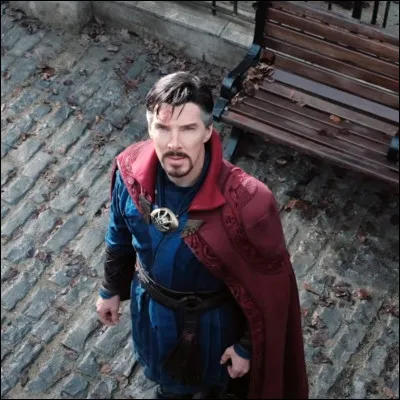 Comment s'appelle le méchant dans le premier film de "Dr Stranger" ?