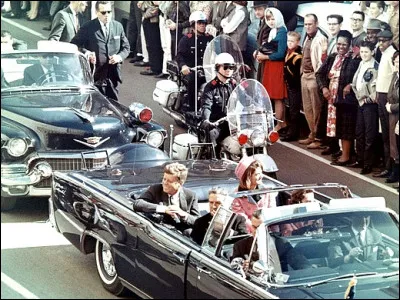 Dans quelle ville est assassiné le président Kennedy en 1963 ?