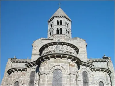 Quel est le type architectural de cette église ?