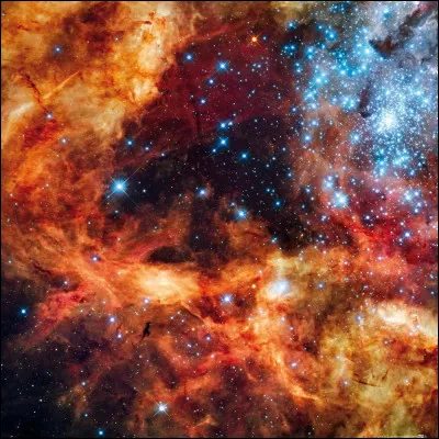 Comment appelle-t-on un amas d'étoiles reliées par la gravité ?