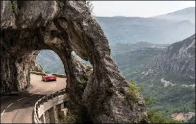 Combien de régions la route Napoléon traverse-t-elle ?