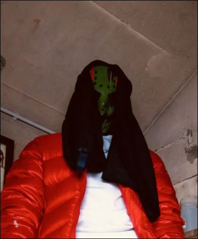 Quels sont les 2 labels de Menace Santana ?