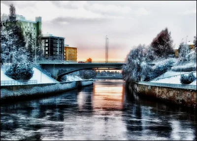 Dans quel pays se trouve la ville de Tampere ?