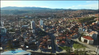 Dans quel pays se trouve la ville de Sucre ?