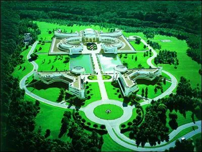 Quel est le nom du sige social de Bouygues ?