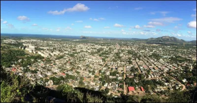 Dans quel pays se trouve la ville de Nueva Gerona ?