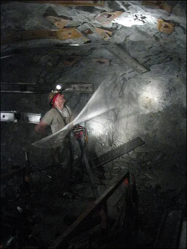 Combien de temps  les 33  mineurs du Chili devraient-ils encore rester bloqus ?