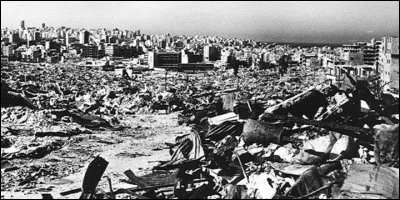 Quelle organisation était à l'origine de l'insurrection de la ville de Hama en 1982, dont la répression s'est achevée par un massacre ?