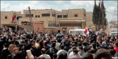 A quelle date ont eu lieu les premières manifestations contre le pouvoir de Bachar el-Assad, marquant le début de la guerre civile syrienne ?