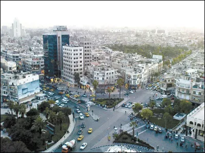 Quelle année marque l'isolement diplomatique de la Syrie avec la fermeture de la plupart des ambassades des pays occidentaux à Damas ?