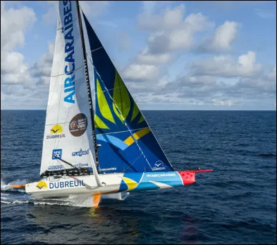 Comment s'appelle le skipper avec le bateau "Groupe Dubreuil" ?
