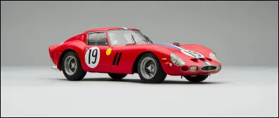 Laquelle de ces voitures est la plus vieille ?