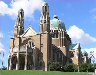 Dans quelle ville se trouve la basilique de Koekelberg ?