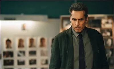 Littérature : Quel commissaire apparaît pour la première fois dans le roman "Train d'enfer pour Ange rouge" de Franck Thilliez en 2004 ?