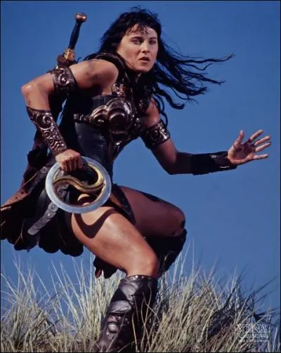 Dans l'univers de quelle autre srie, qui a donn lieu  plusieurs cross-over, se droule l'action de Xena la guerrire ?