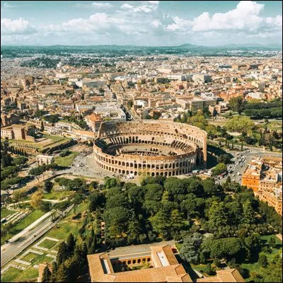 Quelle compétition sportive a été organisée pour la première fois en 1960 en Italie ?