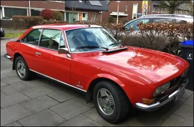 Quelle est cette auto des années 70 ?