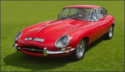 Identifiable à son capot longiforme quel est ce modèle anglais ?