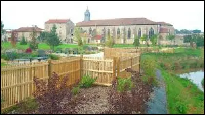 Nous terminons notre balade en Lorraine, &agrave; Varang&eacute;ville. Ville de l'aire d'attraction Dombasloise connue pour sa mine de sel gemme encore en activit&eacute; (qui sert essentiellement pour le d&eacute;neigement), sur les bords de la Meurthe, de la Roanne et du canal de la Marne au Rhin, elle se situe dans le d&eacute;partement ...