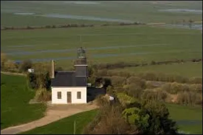 Vous avez sur cette image le phare de la Roque, &agrave; Saint-Samson-de-la-Roque. Village normand, dans l'arrondissement de Bernay, il se situe dans le d&eacute;partement ...
