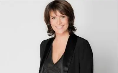 Cette animatrice de télévision s'appelle Alexia Laroche-Joubert.