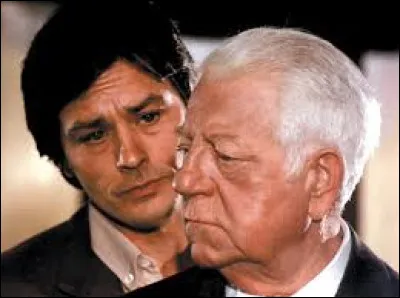 Dans le film "Deux Hommes dans la ville, qui interprète le rôle de l'inspecteur qui harcèlera sans relâche Gino (incarné par Alain Delon), lors de sa réinsertion dans la vie sociale ?