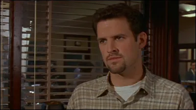 Dans la série franco-canadienne de 1995 "Les Frères Hardy", le plus âgé des frères, Frank, est...