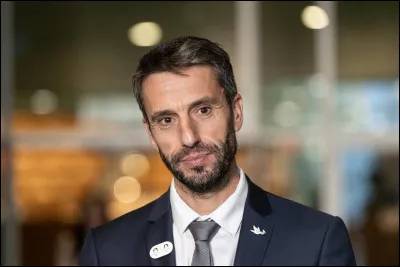 Quel sport a permis à Tony Estanguet de remporter trois médailles d'or aux JO (en 2000, 2004 et 2012) ?