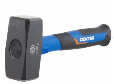 Quel est le nom de cet instrument de frappe, constitué d'un manche court et d'une masse en acier ?