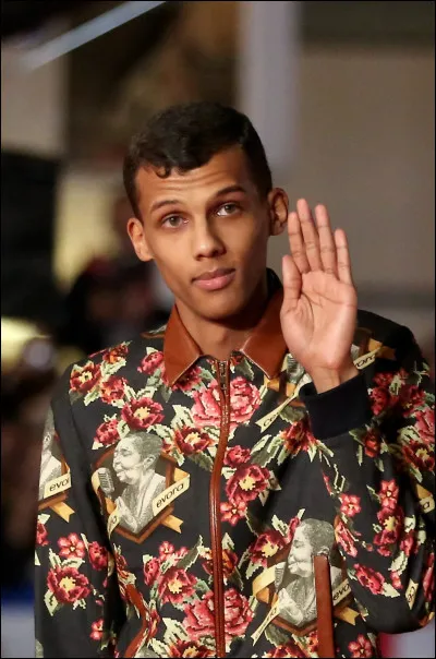 Dans quel titre parle-t-il comme s'il était une fille ?