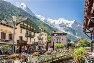 La ville de Chamonix-Mont-Blanc se situe en Isère.