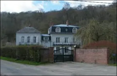 Je vous emmène dans les Hauts-de-France au château de Tilloy-Floriville. Village de l'arrondissement d'Abbeville, sur les bords de la Vimeuse, il se situe dans le département ...