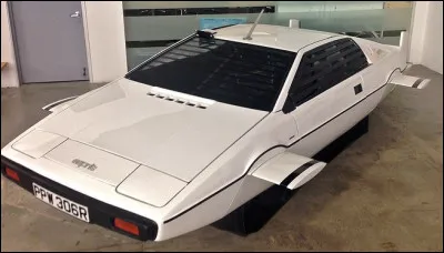 Quelle est cette auto de James Bond ?