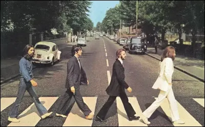 Quelle est cette voiture blanche garée sur Abbey Road à Londres en 1969 ?