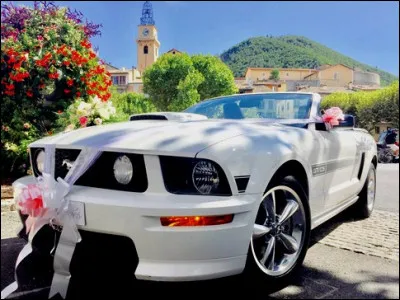 Pour le grand jour, quelle est cette voiture des mariés ?